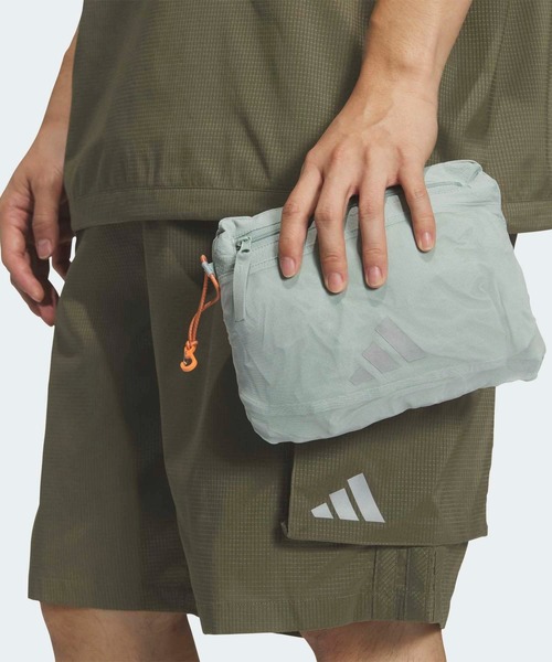 adidas（アディダス）の「シティ テック ルーズフィット スイリク パッカブル ジャケット / アディダス adidas（ナイロンジャケット・メンズ・グリーン・XX-LARGE/3XL/LARGE/MEDIUM/SMALL/X-LARGE）」の4枚目の写真