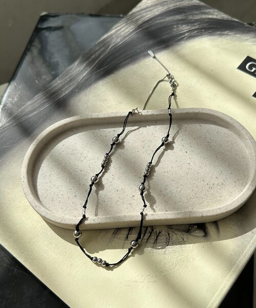 CAPRICIEUX LE'MAGE（カプリシューレマージュ）の「〈GOLDY/ゴールディ〉シルバービーズコードチョーカー（ネックレス・レディース・シルバー・FREE）」の2枚目の写真