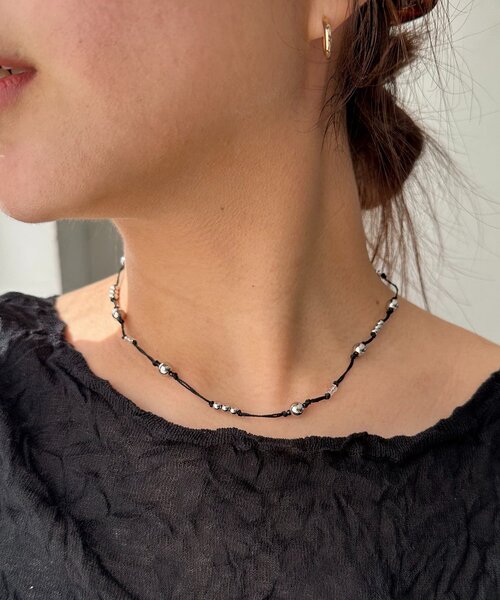 CAPRICIEUX LE'MAGE（カプリシューレマージュ）の「〈GOLDY/ゴールディ〉シルバービーズコードチョーカー（ネックレス・レディース・シルバー・FREE）」の4枚目の写真