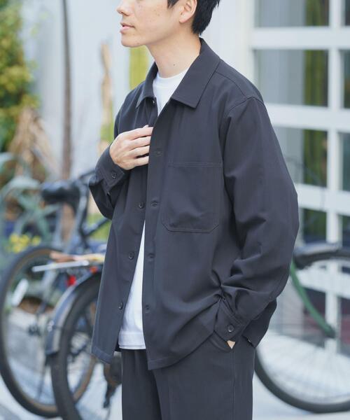 ITEMS URBANRESEARCH(アイテムズ アーバンリサーチ)の「『撥水/防汚/接触冷感』多機能ダブルポケットシャツジャケット(楽着シリーズ)(その他アウター・メンズ・チャコールグレー/ベージュ/ネイビー・MEDIUM/LARGE)」の21枚目の写真