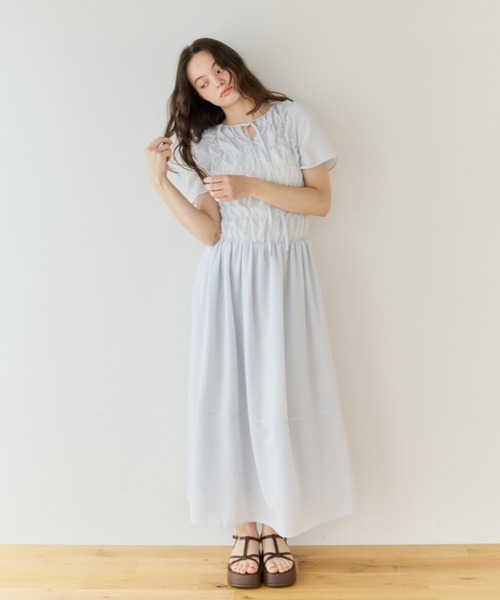 OLUN(オルン)の「front shirring onepiece/フロントシャーリングワンピース(ワンピース・レディース・ブラック/アイボリー/ライトブルー・FREE/SMALL)」の7枚目の写真