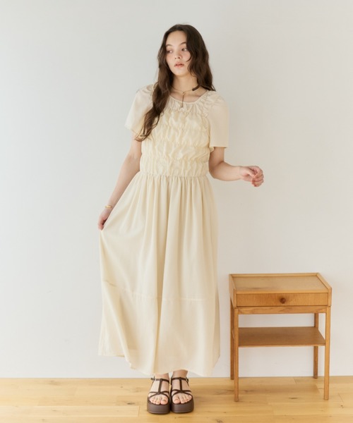 OLUN(オルン)の「front shirring onepiece/フロントシャーリングワンピース(ワンピース・レディース・ブラック/アイボリー/ライトブルー・FREE/SMALL)」の5枚目の写真