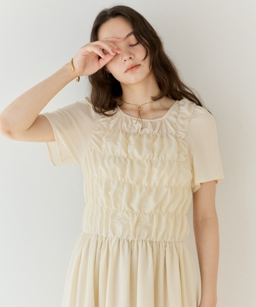 OLUN(オルン)の「front shirring onepiece/フロントシャーリングワンピース(ワンピース・レディース・ブラック/アイボリー/ライトブルー・FREE/SMALL)」の6枚目の写真