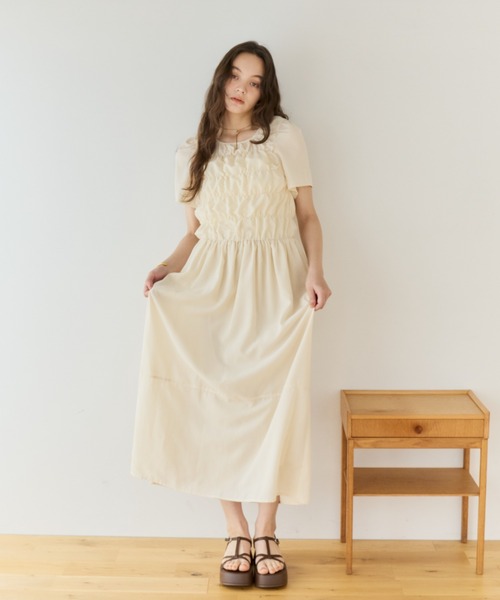 OLUN(オルン)の「front shirring onepiece/フロントシャーリングワンピース(ワンピース・レディース・ブラック/アイボリー/ライトブルー・FREE/SMALL)」の19枚目の写真