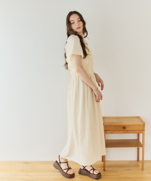 OLUN(オルン)の「front shirring onepiece/フロントシャーリングワンピース(ワンピース・レディース・ブラック/アイボリー/ライトブルー・FREE/SMALL)」の21枚目の写真