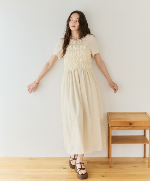 OLUN(オルン)の「front shirring onepiece/フロントシャーリングワンピース(ワンピース・レディース・ブラック/アイボリー/ライトブルー・FREE/SMALL)」の22枚目の写真