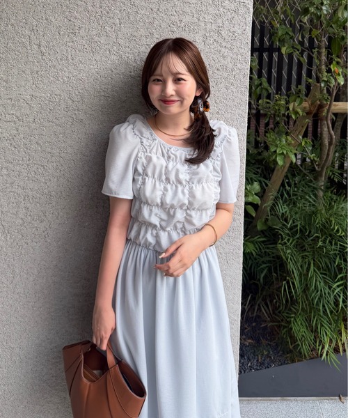 OLUN(オルン)の「front shirring onepiece/フロントシャーリングワンピース(ワンピース・レディース・ブラック/アイボリー/ライトブルー・FREE/SMALL)」の16枚目の写真