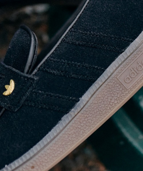 adidas(アディダス)の「HANDBALL SPEZIAL LOAFER W KJ0641(ローファー・レディース・ブラック・22.5cm/23.0cm/23.5cm/24.0cm/24.5cm/25.0cm/25.5cm/26.0cm/26.5cm/27.0cm/27.5cm/28.0cm/28.5cm/29.0cm/30.0cm/22.0cm)」の4枚目の写真