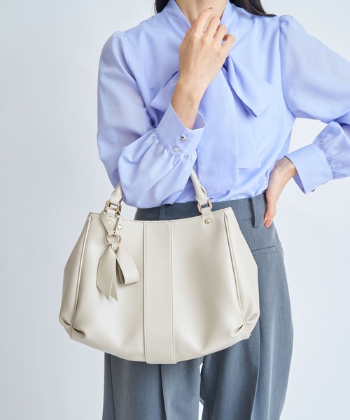 NOELA（ノエラ）の「モチーフ付き２ＷＡＹショルダーバッグ（ショルダーバッグ・レディース・ベージュ/モカ・フリー）」の9枚目の写真