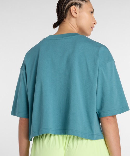 NEW BALANCE(ニューバランス)の「Athletics プレミアムチェストロゴ クロップショートスリーブTシャツ(Tシャツ/カットソー・レディース・サックスブルー/ダークパープル・SMALL/MEDIUM/LARGE/X-LARGE)」の7枚目の写真