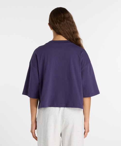 NEW BALANCE(ニューバランス)の「Athletics プレミアムチェストロゴ クロップショートスリーブTシャツ(Tシャツ/カットソー・レディース・サックスブルー/ダークパープル・SMALL/MEDIUM/LARGE/X-LARGE)」の9枚目の写真
