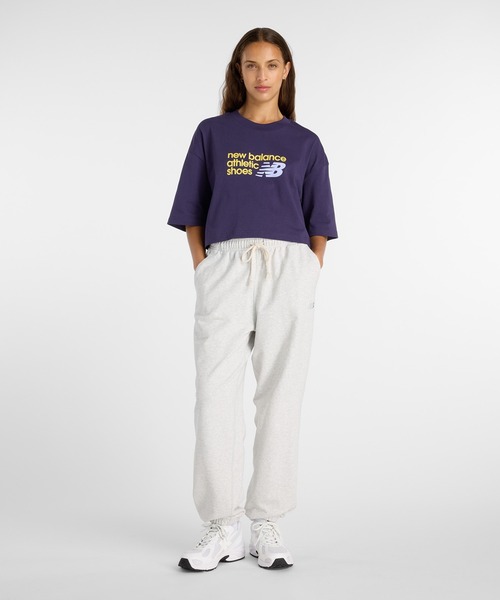 NEW BALANCE(ニューバランス)の「Athletics プレミアムチェストロゴ クロップショートスリーブTシャツ(Tシャツ/カットソー・レディース・サックスブルー/ダークパープル・SMALL/MEDIUM/LARGE/X-LARGE)」の13枚目の写真