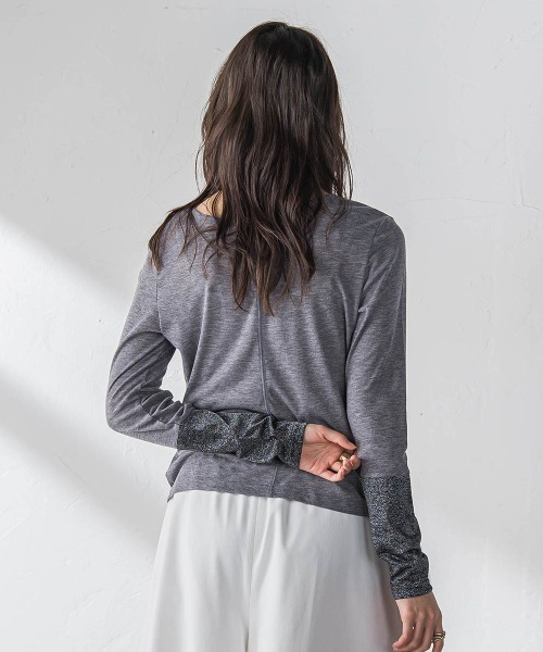 MAYSON GREY（メイソングレイ）の「2WAYラメカフスインナー≪洗濯機で洗える≫（Tシャツ/カットソー・レディース・チャコールグレー/オフホワイト・M）」の3枚目の写真
