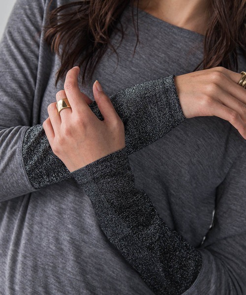 MAYSON GREY（メイソングレイ）の「2WAYラメカフスインナー≪洗濯機で洗える≫（Tシャツ/カットソー・レディース・チャコールグレー/オフホワイト・M）」の6枚目の写真