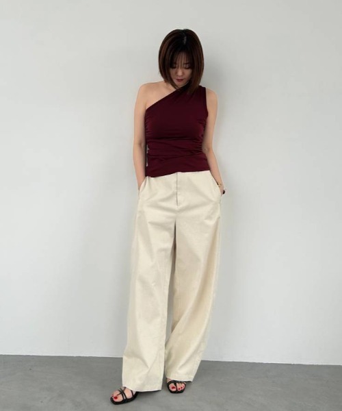 Henon.（ヘノン）の「ワンショルダーカットトップス（Tシャツ/カットソー・レディース・ブラック/ホワイト/バーガンディー・F）」の13枚目の写真