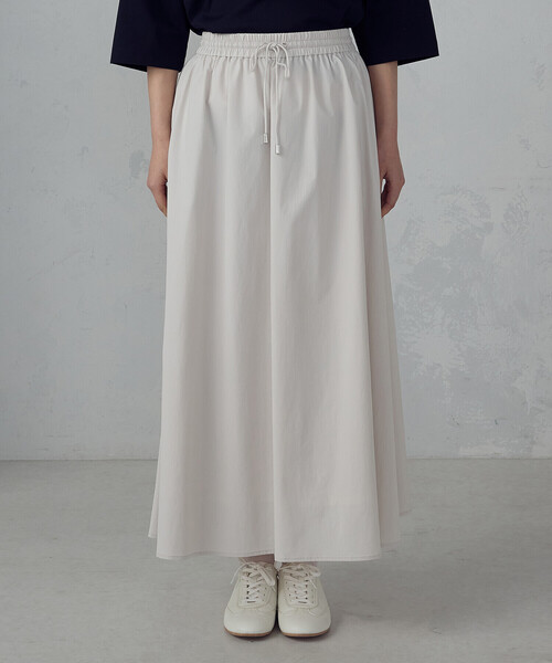 COMME CA ISM（コムサイズム）の「2WAYストレッチナイロンタフタ ギャザースカート（スカート・レディース・チャコール/アイボリー・LARGE/MEDIUM）」の9枚目の写真