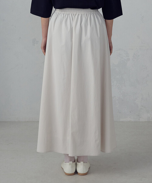 COMME CA ISM（コムサイズム）の「2WAYストレッチナイロンタフタ ギャザースカート（スカート・レディース・チャコール/アイボリー・LARGE/MEDIUM）」の11枚目の写真