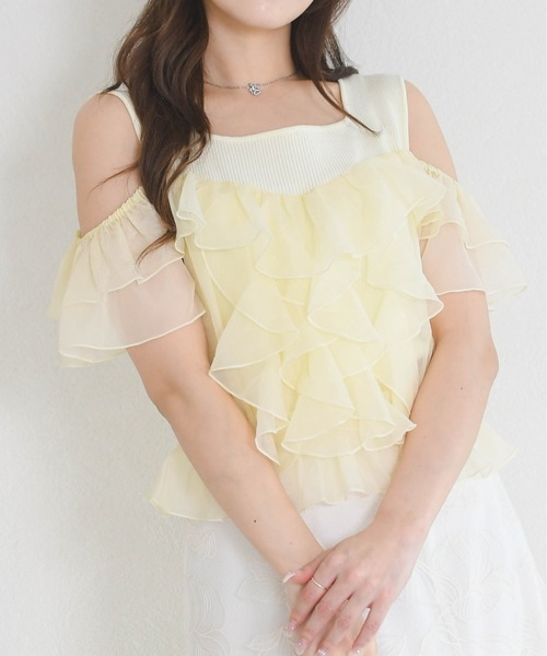 MISCH MASCH(ミッシュマッシュ)の「2026春夏新作 パウダーシフォンラッフルレイヤード肩開きニット(ニット/セーター・レディース・ピンク/ホワイト/イエロー・フリ-)」の4枚目の写真