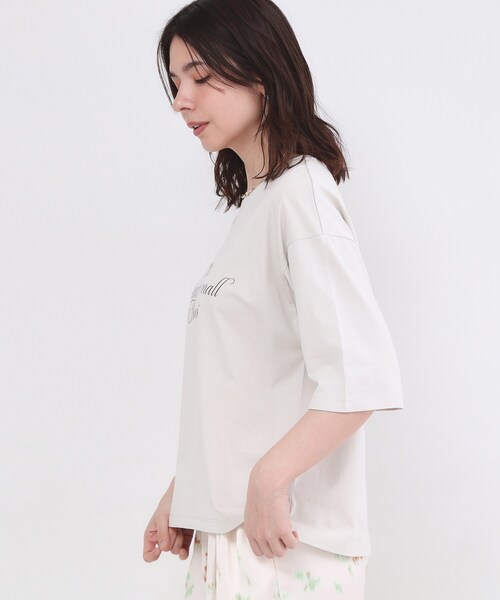 OPAQUE.CLIP(オペークドットクリップ)の「リラクシーロゴプリントTシャツ【洗濯機OK】(Tシャツ/カットソー・レディース・ナチュラル/ホワイト・38/40)」の7枚目の写真
