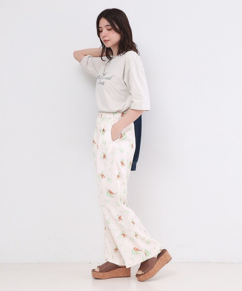 OPAQUE.CLIP(オペークドットクリップ)の「リラクシーロゴプリントTシャツ【洗濯機OK】(Tシャツ/カットソー・レディース・ナチュラル/ホワイト・38/40)」の9枚目の写真