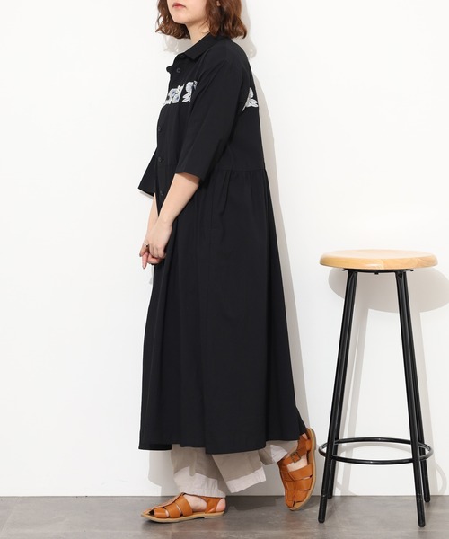 Emago(イマゴ)の「EMAGO 花刺繍ワンピース 半端袖(シャツワンピース・レディース・アイボリー/ブラック/オリーブ・FREE)」の10枚目の写真