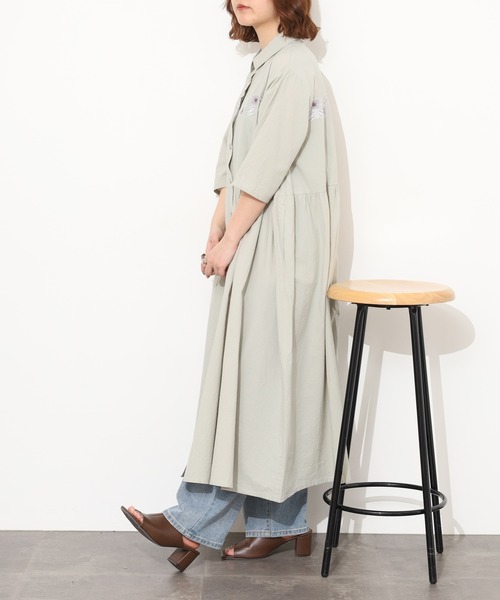 Emago(イマゴ)の「EMAGO 花刺繍ワンピース 半端袖(シャツワンピース・レディース・アイボリー/ブラック/オリーブ・FREE)」の16枚目の写真
