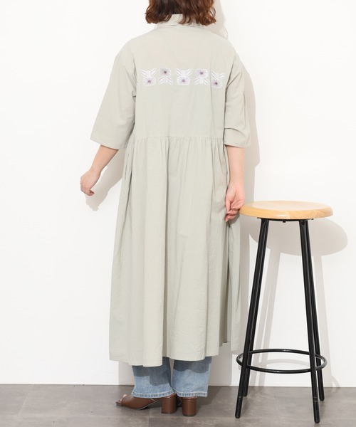 Emago(イマゴ)の「EMAGO 花刺繍ワンピース 半端袖(シャツワンピース・レディース・アイボリー/ブラック/オリーブ・FREE)」の19枚目の写真