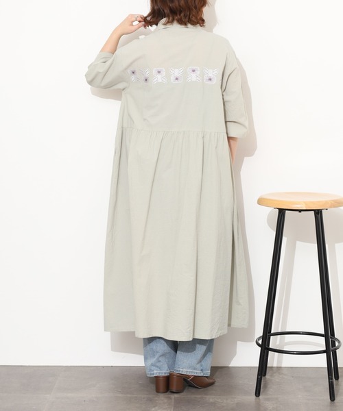 Emago(イマゴ)の「EMAGO 花刺繍ワンピース 半端袖(シャツワンピース・レディース・アイボリー/ブラック/オリーブ・FREE)」の20枚目の写真