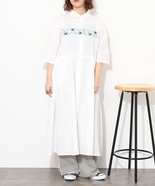 Emago(イマゴ)の「EMAGO 花刺繍ワンピース 半端袖(シャツワンピース・レディース・アイボリー/ブラック/オリーブ・FREE)」の5枚目の写真