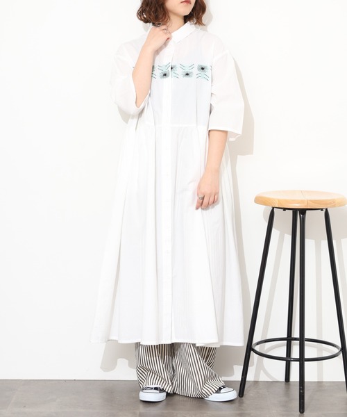 Emago(イマゴ)の「EMAGO 花刺繍ワンピース 半端袖(シャツワンピース・レディース・アイボリー/ブラック/オリーブ・FREE)」の6枚目の写真
