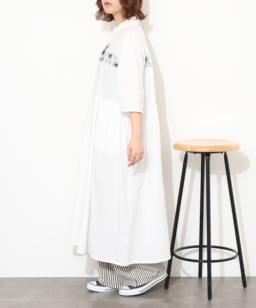Emago(イマゴ)の「EMAGO 花刺繍ワンピース 半端袖(シャツワンピース・レディース・アイボリー/ブラック/オリーブ・FREE)」の4枚目の写真