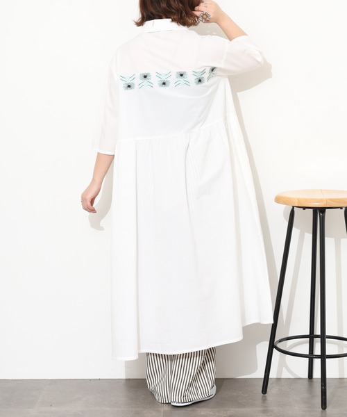 Emago(イマゴ)の「EMAGO 花刺繍ワンピース 半端袖(シャツワンピース・レディース・アイボリー/ブラック/オリーブ・FREE)」の8枚目の写真