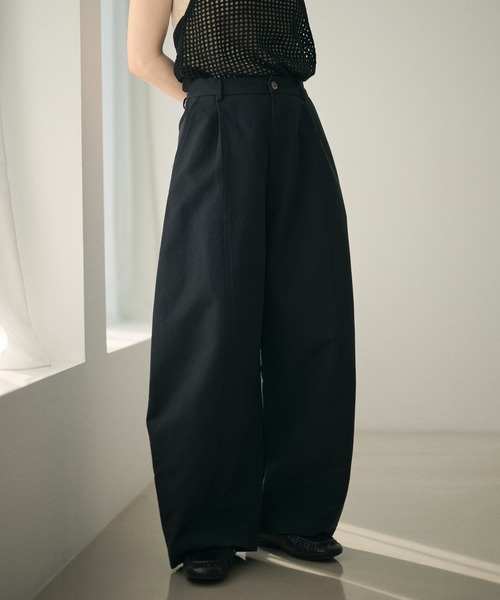LAULEN(ローレン)の「cotton seam curve pants /コットンシームカーブパンツ(その他パンツ・レディース・ホワイト/ブラック・S/M)」の2枚目の写真