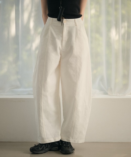 LAULEN(ローレン)の「cotton seam curve pants /コットンシームカーブパンツ(その他パンツ・レディース・ホワイト/ブラック・S/M)」の5枚目の写真