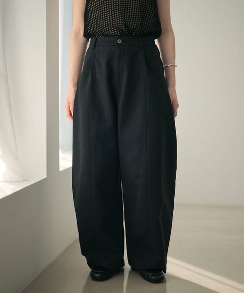LAULEN(ローレン)の「cotton seam curve pants /コットンシームカーブパンツ(その他パンツ・レディース・ホワイト/ブラック・S/M)」の15枚目の写真