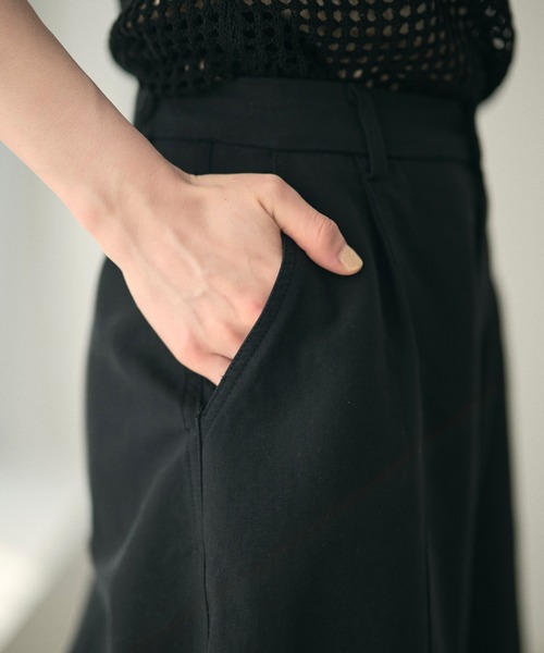 LAULEN(ローレン)の「cotton seam curve pants /コットンシームカーブパンツ(その他パンツ・レディース・ホワイト/ブラック・S/M)」の21枚目の写真