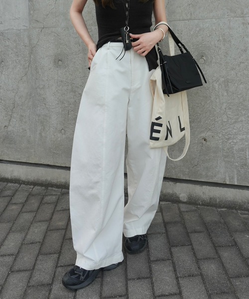 LAULEN(ローレン)の「cotton seam curve pants /コットンシームカーブパンツ(その他パンツ・レディース・ホワイト/ブラック・S/M)」の3枚目の写真