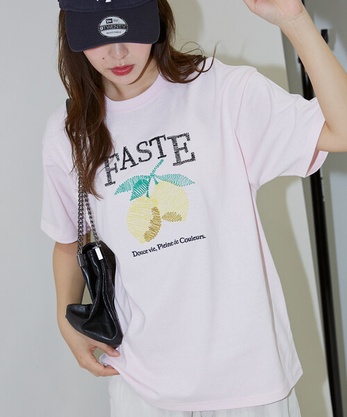 PUBLUX(パブリュクス)の「PUBLUX/パブリュクス レモン 刺繍 Tシャツ 限定展開(Tシャツ/カットソー・レディース・ライトグレー/ピンク/ネイビー/チャコールグレー・フリ-)」の4枚目の写真