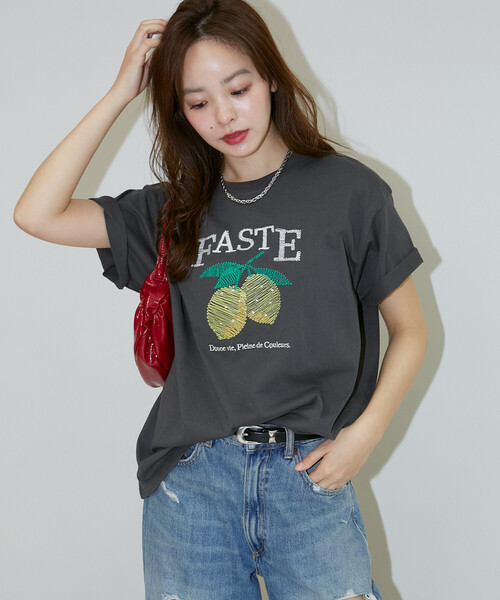 PUBLUX(パブリュクス)の「PUBLUX/パブリュクス レモン 刺繍 Tシャツ 限定展開(Tシャツ/カットソー・レディース・ライトグレー/ピンク/ネイビー/チャコールグレー・フリ-)」の5枚目の写真
