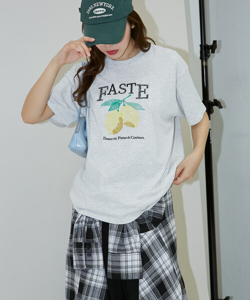 PUBLUX(パブリュクス)の「PUBLUX/パブリュクス レモン 刺繍 Tシャツ 限定展開(Tシャツ/カットソー・レディース・ライトグレー/ピンク/ネイビー/チャコールグレー・フリ-)」の17枚目の写真