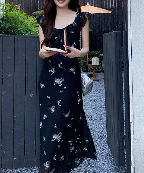 AMAJI(アマジ)の「フレンチ風バタフライ柄キャミソールワンピース(ワンピース・レディース・ブラック・X-LARGE/LARGE/MEDIUM/SMALL)」の2枚目の写真