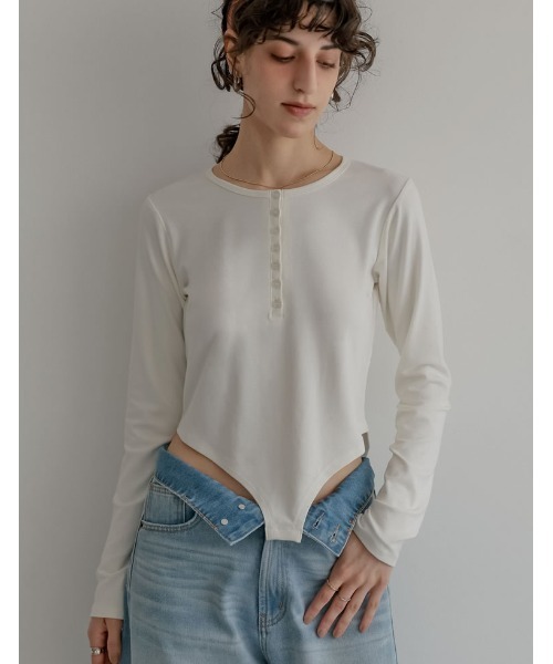 Re:EDIT（リエディ）の「[2026 SUMMER COLLECTION][接触冷感]アンチピリングボディスーツカッティングトップス（Tシャツ/カットソー・レディース・レッド/杢グレー/ブラック/アイボリー・MEDIUM/LARGE）」の2枚目の写真