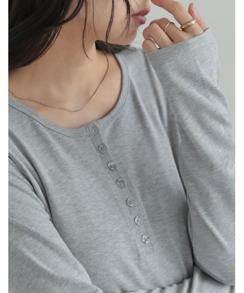 Re:EDIT（リエディ）の「[2026 SUMMER COLLECTION][接触冷感]アンチピリングボディスーツカッティングトップス（Tシャツ/カットソー・レディース・レッド/杢グレー/ブラック/アイボリー・MEDIUM/LARGE）」の11枚目の写真
