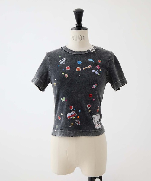 Maison MIHARA YASUHIRO(メゾンミハラヤスヒロ)の「【MIHARA YASUHIRO/ミハラヤスヒロ】BLEACHED KIDS STICKER MINI TEE/ブリーチドキッズステッカーミニT(Tシャツ/カットソー・レディース・ブラック/グレー・38)」の3枚目の写真