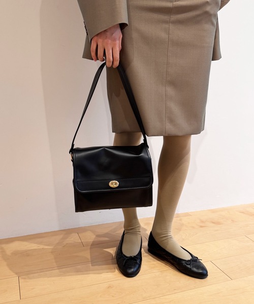 HOLIDAY（ホリデイ）の「LEATHER FLAP BAG S レザーフラップバッグS（ショルダーバッグ・レディース・ブラック・ONE SIZE）」の9枚目の写真