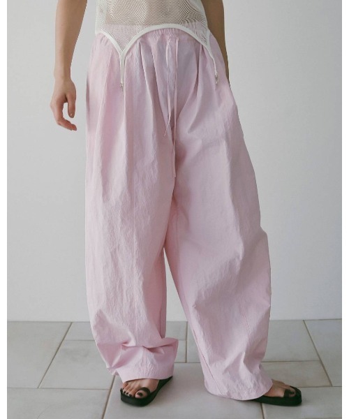anuke(アンヌーク)の「Volumetuck Cocoon Pants 62610720(その他パンツ・メンズ・ブラック/ブラウン/ピンク・36/38)」の3枚目の写真