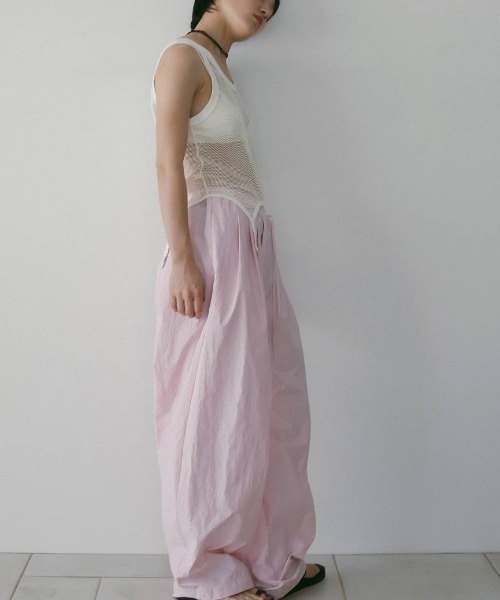 anuke(アンヌーク)の「Volumetuck Cocoon Pants 62610720(その他パンツ・メンズ・ブラック/ブラウン/ピンク・36/38)」の5枚目の写真