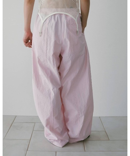 anuke(アンヌーク)の「Volumetuck Cocoon Pants 62610720(その他パンツ・メンズ・ブラック/ブラウン/ピンク・36/38)」の7枚目の写真
