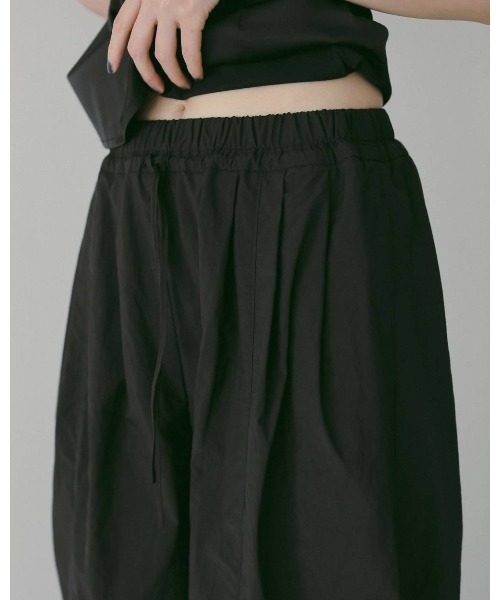 anuke(アンヌーク)の「Volumetuck Cocoon Pants 62610720(その他パンツ・メンズ・ブラック/ブラウン/ピンク・36/38)」の13枚目の写真