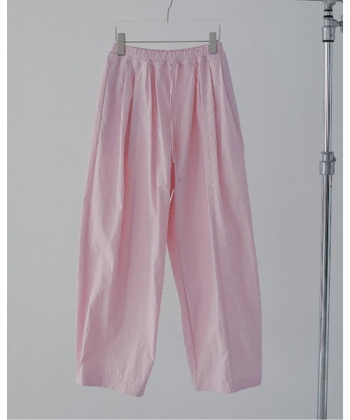 anuke(アンヌーク)の「Volumetuck Cocoon Pants 62610720(その他パンツ・メンズ・ブラック/ブラウン/ピンク・36/38)」の16枚目の写真